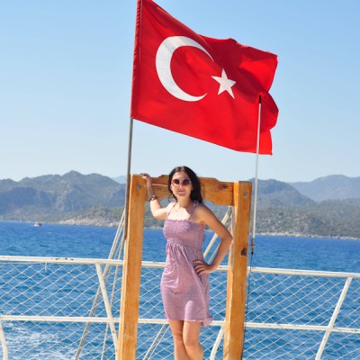 Как найти работу девушке в Турции?