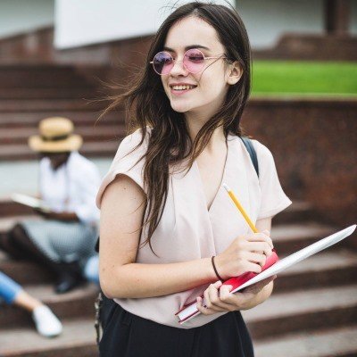 TOP 5 summer jobs for female students