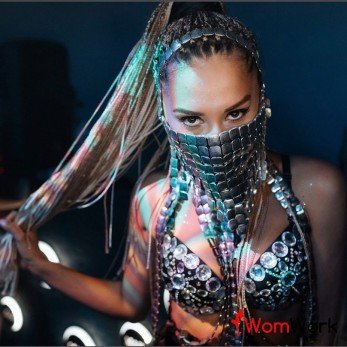 Требуется танцовщица в клуб. Оплата высокая