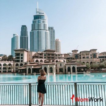 Стюардесса в Шардже